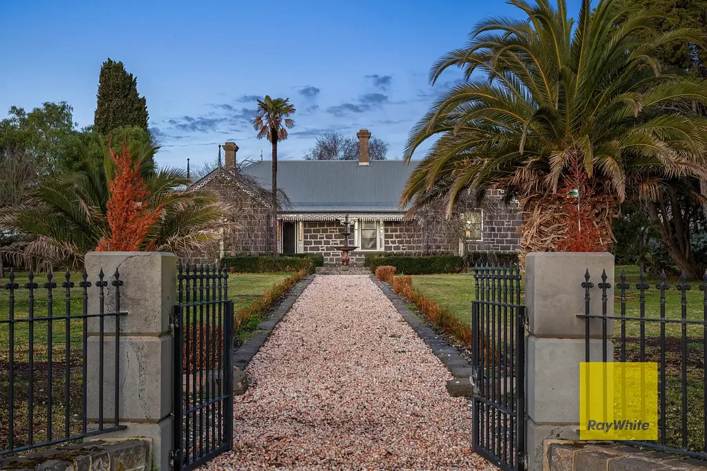 Winchelsea  Bona Vista - A Timeless Bluestone Masterpiece