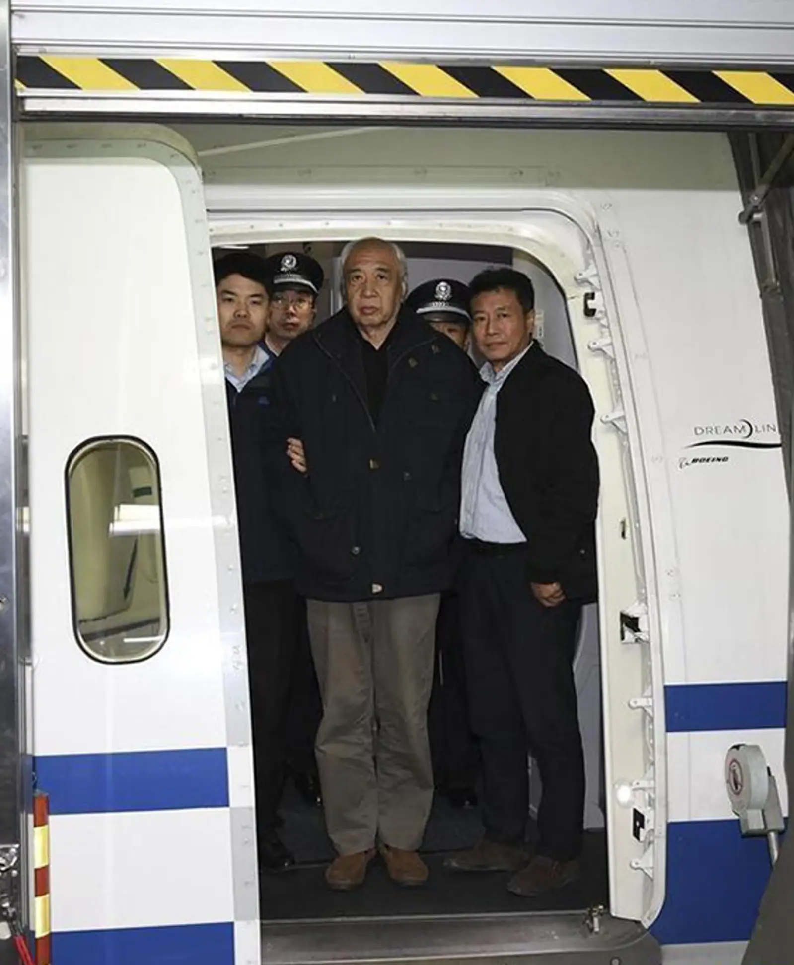 他曾扬言”死也要死在新西兰！”如今终于回国投案，中方点赞新西兰政府！