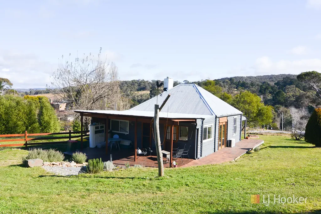 Fantastic Village Cottage  on 2 Acres