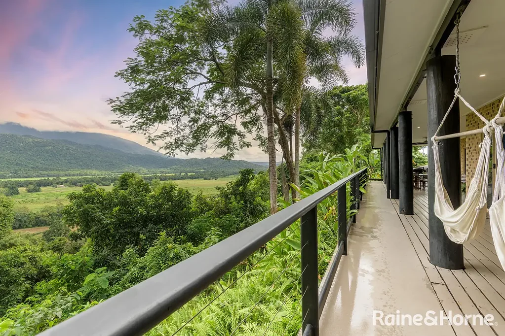 Beautiful 4 bedroom home with picturesque views