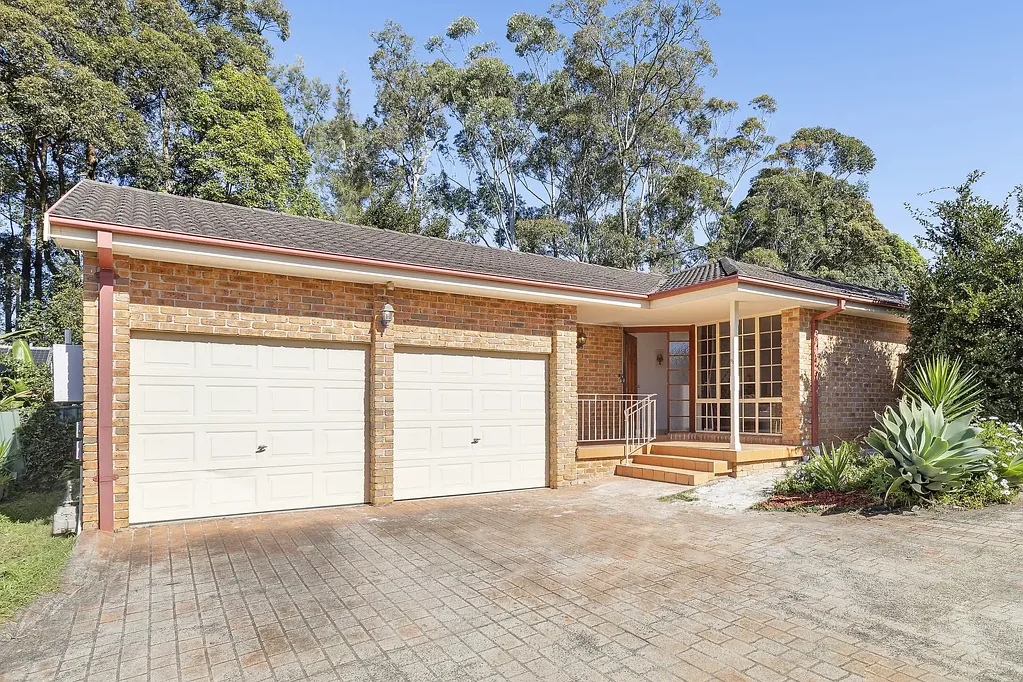 Hornsby 4房 位于热门街区的便利家庭住宅 Family home conveniently located in sought after neighbourhood