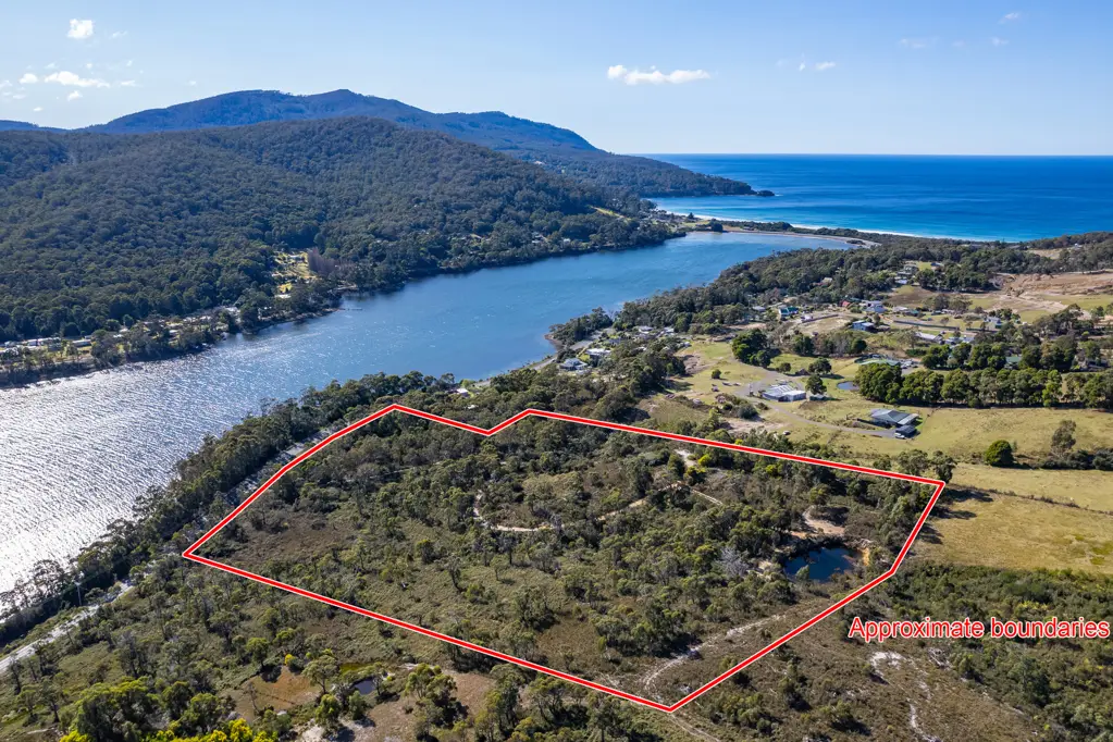 Eaglehawk Neck Time to unwind here at the epicenter of natural beauty. North facing and nestled into the hills overlooking Pirates Bay and beyond.