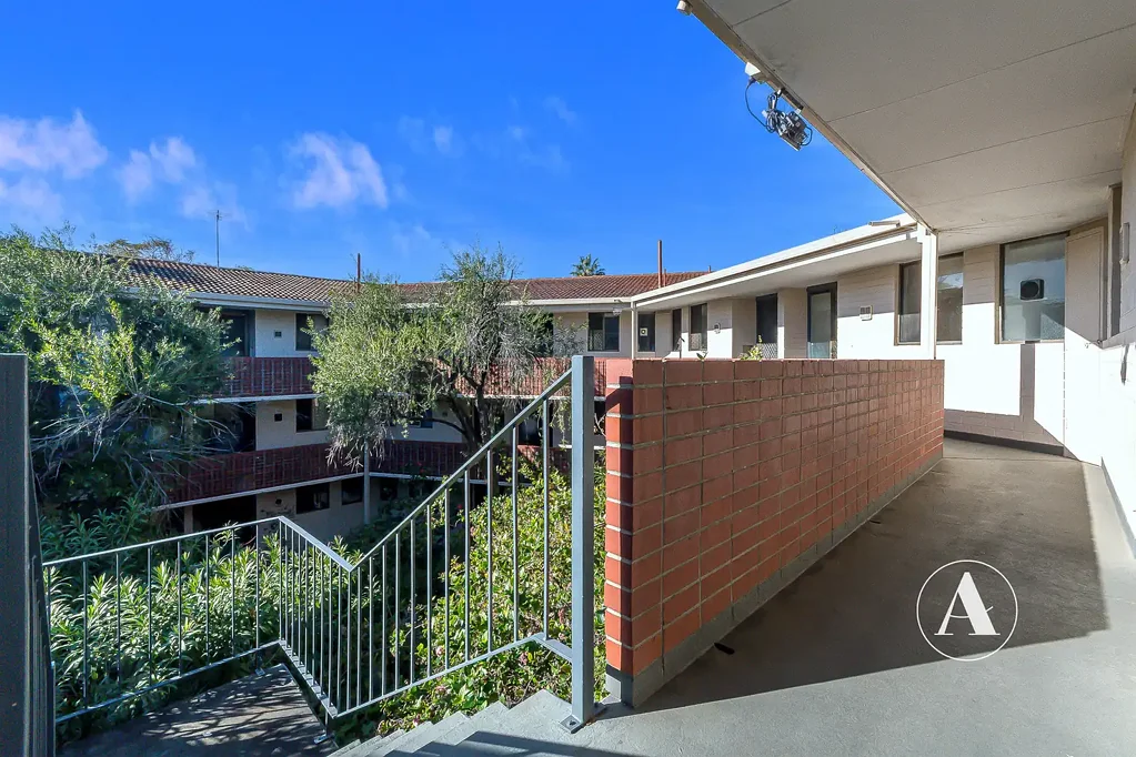 Freshly Updated Apartment Living Opposite Herdsman Lake