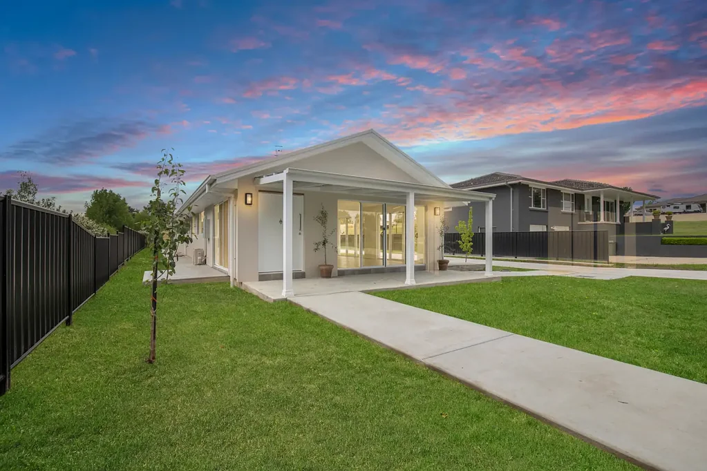 Uralla 3 Bedroom Brand New Modern Barn-Style Home in Peaceful Location