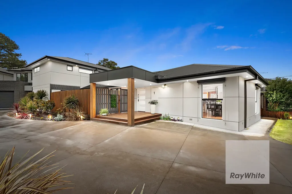 Bundoora 4 Bedroom All you could ever want and more!
