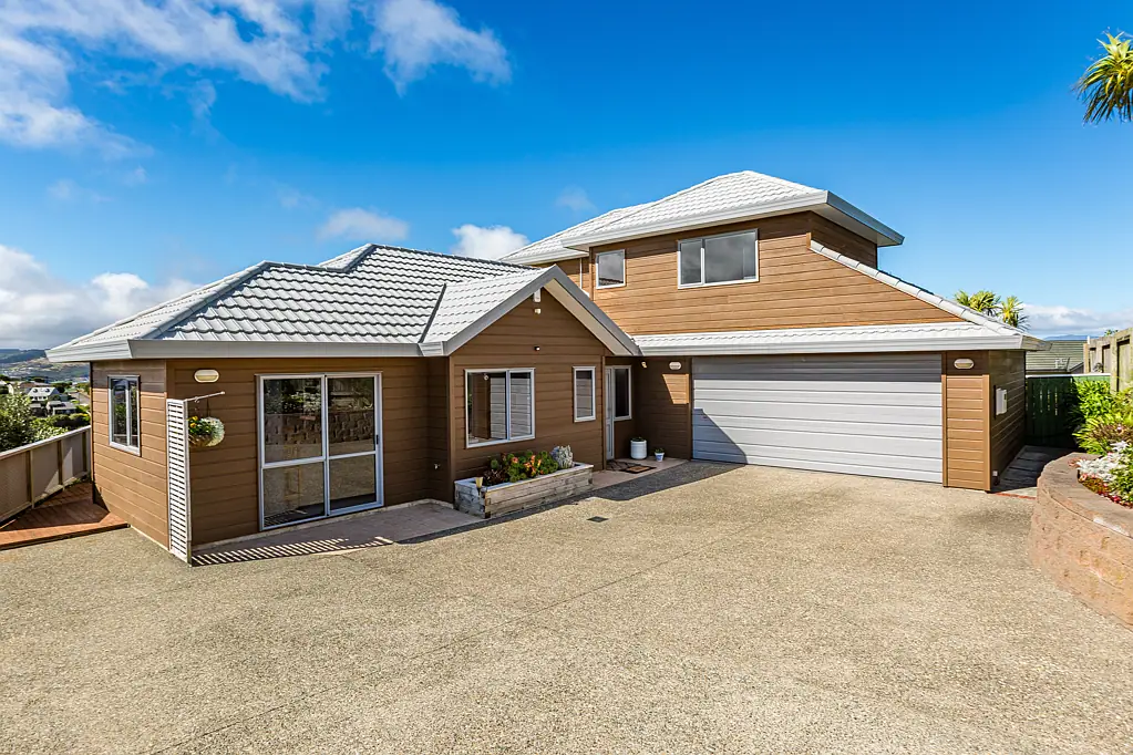 Johnsonville 4chambre Down the Driveway to your New Family Home.