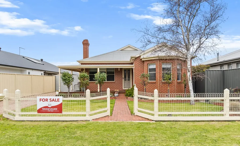 Sale 4 Bedroom Charming Home Close to Town