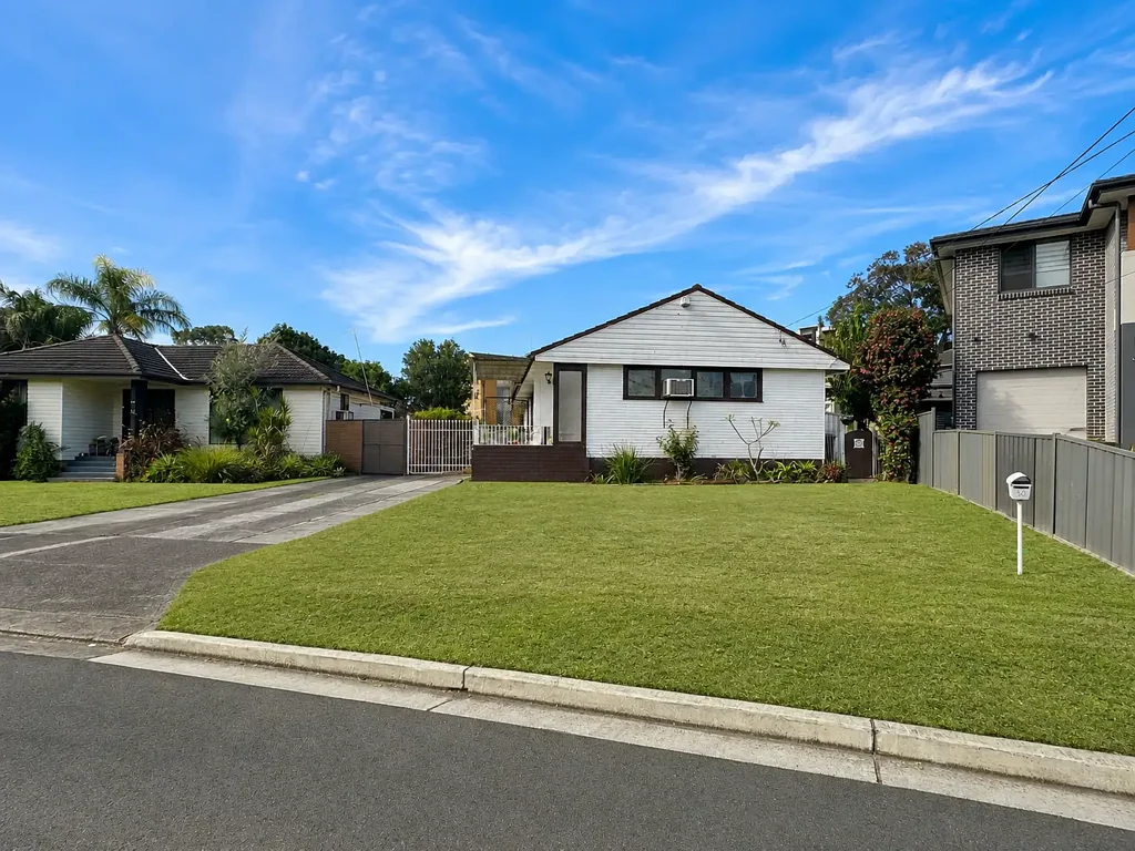 Warwick Farm 2Zimmer RENOVATE, REIMAGINE OR REDEVELOP ON 688SQM (STCA)