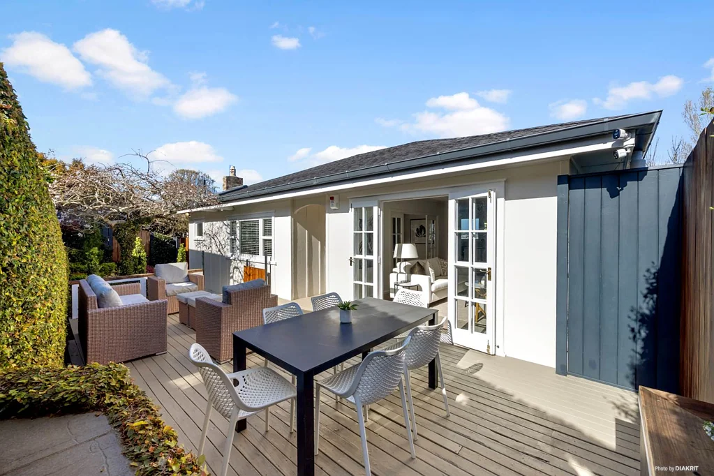 One Tree Hill 4બેડરૂમ Home & Income with Views