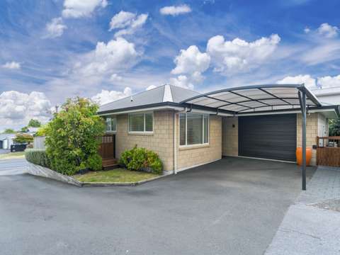 Taupo 2房  Super Location, Modern Townhouse with Views