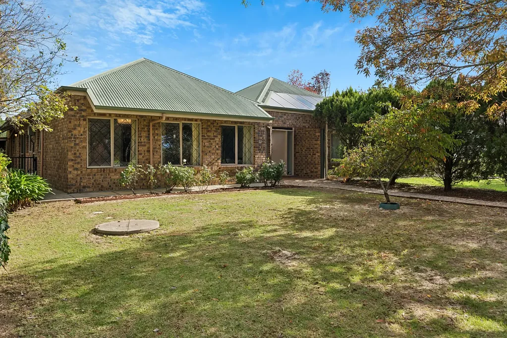 Littlehampton 3房  Spring Park Estate Gem: Low-Maintenance Courtyard Living