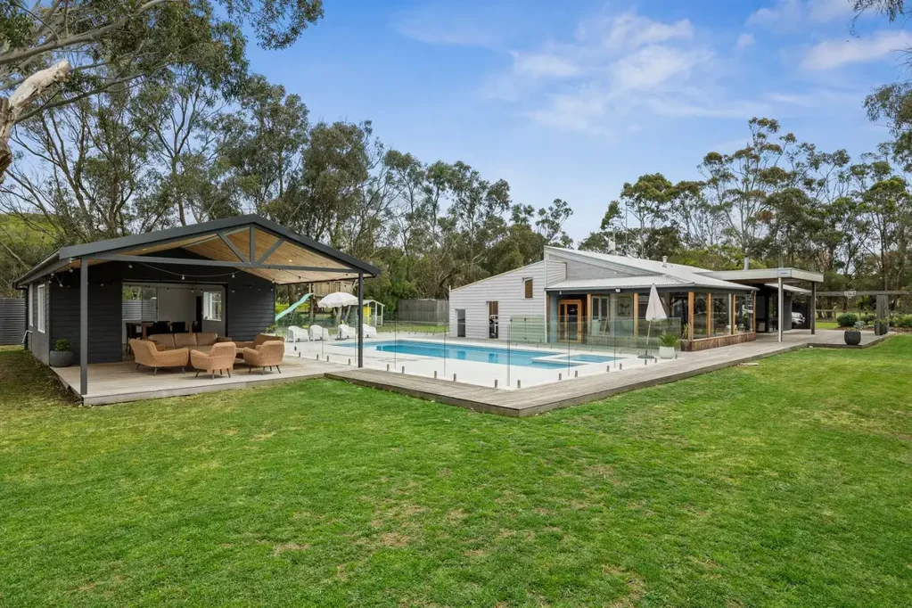 Freshwater Creek 5 Bedroom AN EXCEPTIONAL 40-ACRE LIFESTYLE PROPERTY