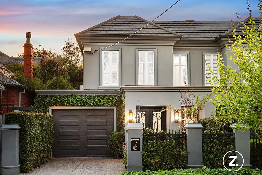 St Kilda East 4Moenga Unmatched Luxury, Unbeatable Location – Moments from Everything