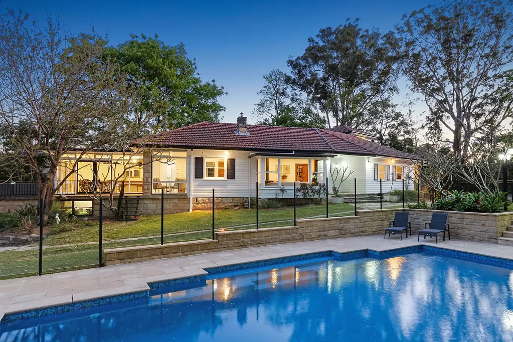 Beecroft 4房 2289平米公园场地 独立书房 明亮泳池 现代泳池屋 成熟花园 柑橘园 学区房 Private Estate in the Heart of Beecroft