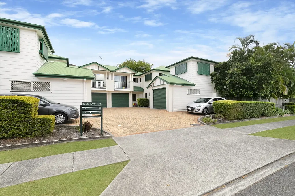 Greenslopes 2房 量身定制的舒适便捷内城生活 Effortless Inner-City Living Tailored for Comfort and Convenience