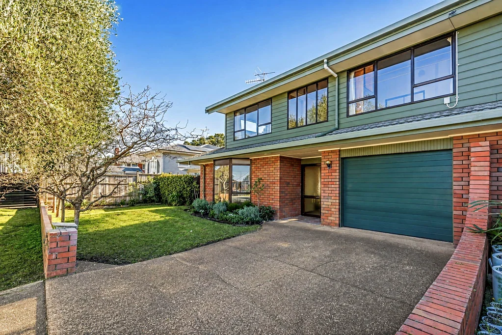 Devonport 3房  Coastal Convenience, Space and Potential