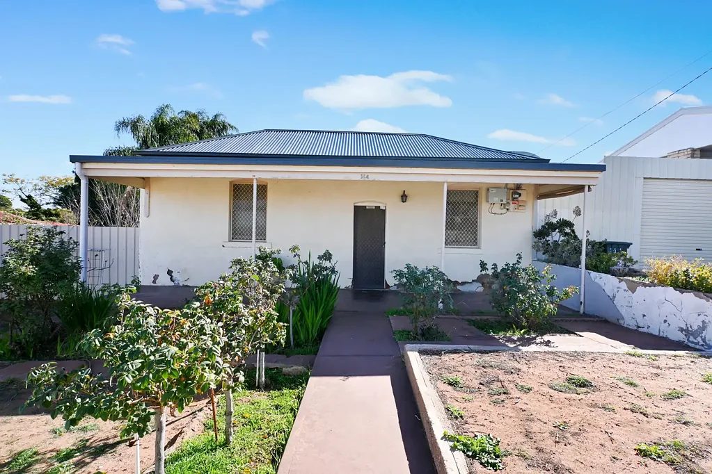 Broken Hill 2ਬੈੱਡਰੂਮ LOOKING TO RENOVATE?