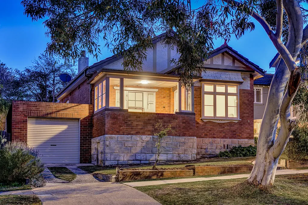 Willoughby 3कमरा Beautiful Family Home on Large Block, Unlimited Potential OPEN SAT 9:15AM - 9:45AM