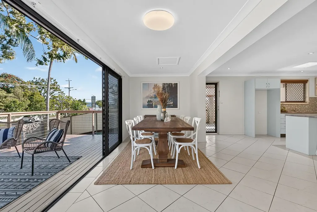 Southport 4房  Spacious Family Home in a Highly Sought-After Southport Location