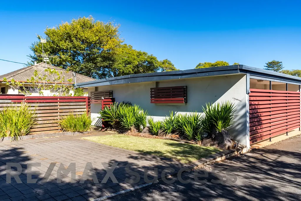 Easy-Care Centenary Heights Unit with Study Space