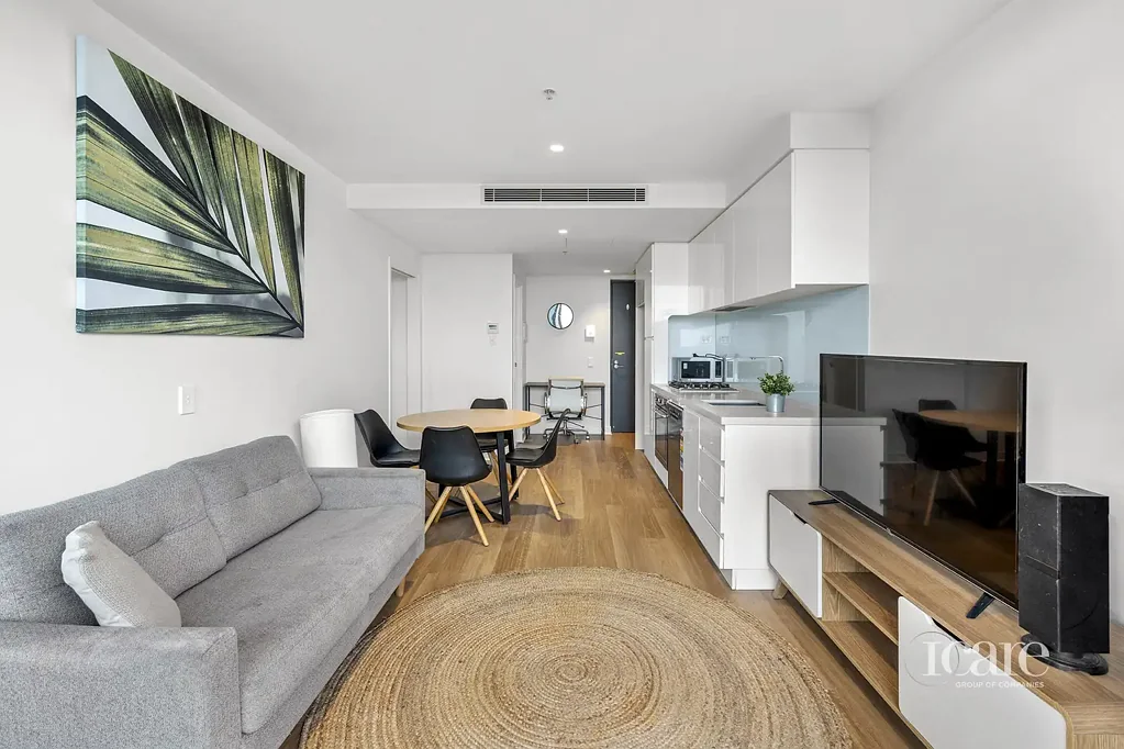 Magnificent Southbank Apartment Overlooking the City View