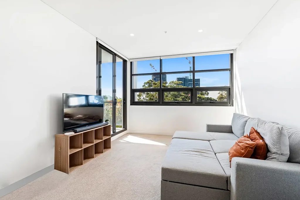 Arncliffe 1 Bedroom Light Filled North Facing Contemporary Apartment