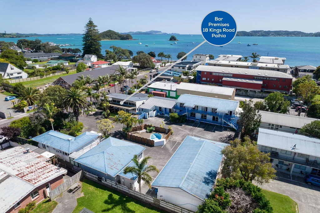 Paihia IMAGINE YOUR IDEAL BAR OR EATERY HERE!