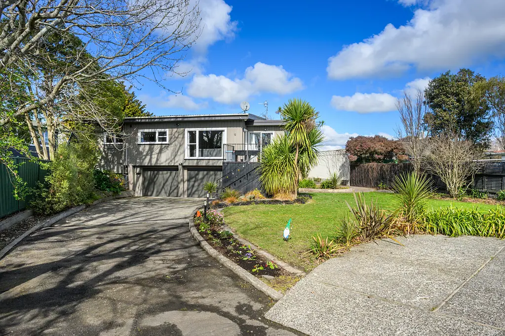 Awapuni 4房  Character, comfort and a quarter acre