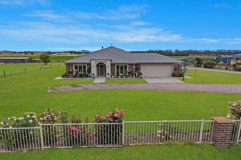 27 Cameron Street, Terang, VIC 3264