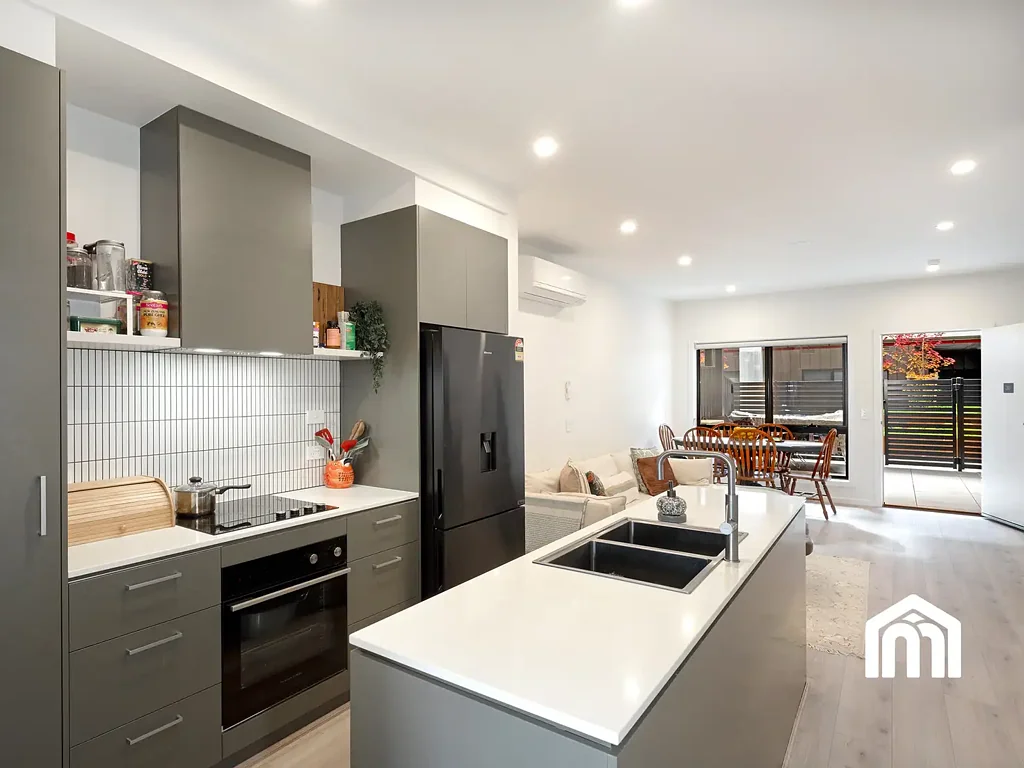 Whitlam 3ห้องนอน Elevated Contemporary Living with Scenic Molonglo Views