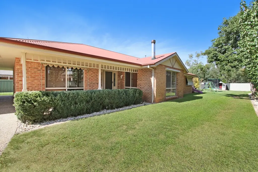 52 Victoria Street, Howlong, NSW 2643