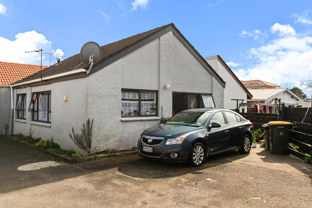 Papatoetoe 2ਬੈੱਡਰੂਮ Brick & tile unit in Top location