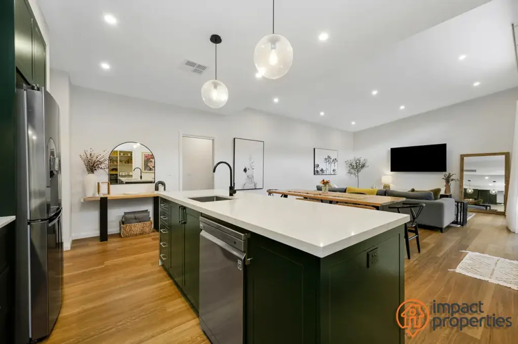 Taylor 4ਬੈੱਡਰੂਮ Exceptional Custom-Built Luxurious Home to Enjoy Living !