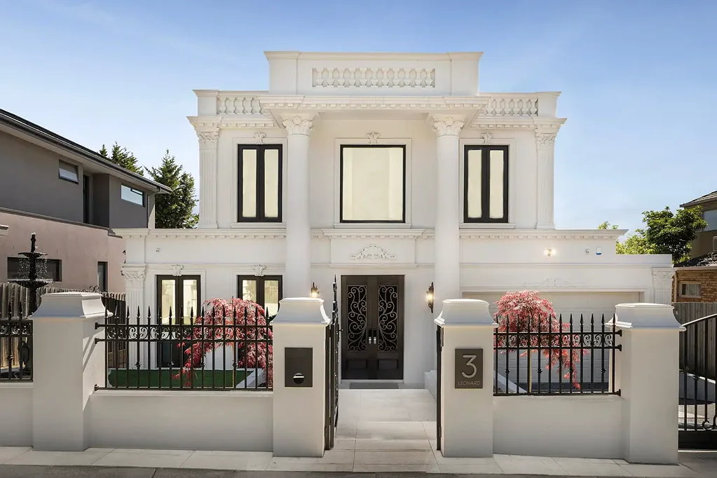 Balwyn 5房 法式优雅融合 现代设计 3.3米层高 全屋楼板供暖 智能家居系统 大理石厨卫 Deepdene中心 私立名校近邻 French Elegance. Modern Comfort. Prime Deepdene Convenience