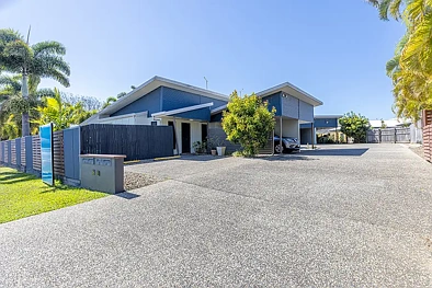 Blacks Beach 2chambre Great investment close to the beach!