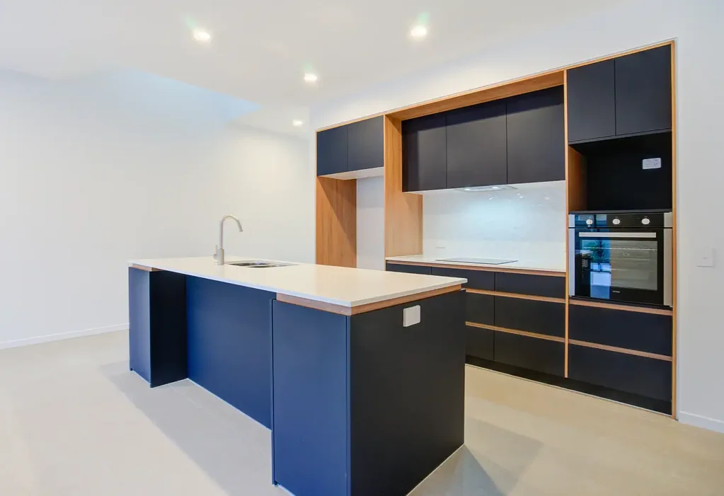 SPACIOUS 4 Bedroom - ideal location !