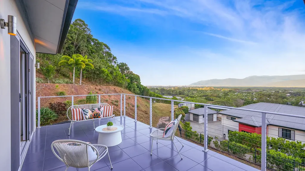 Woree 4房  Luxury Executive Home with Panoramic Views & Pool!