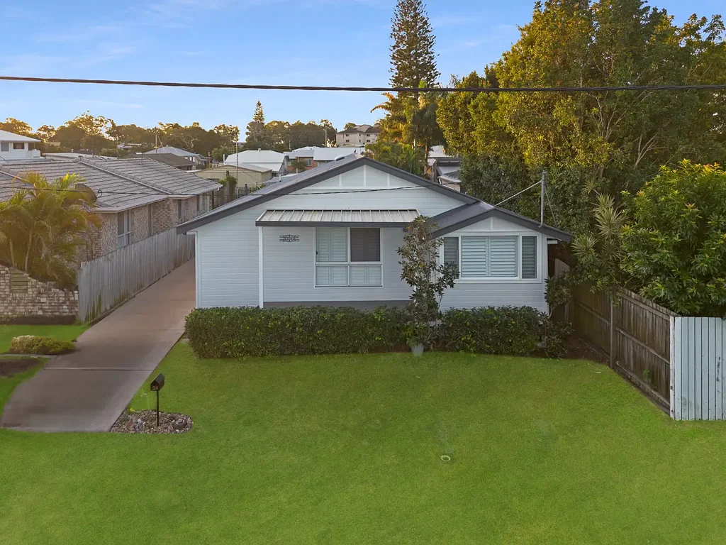 Torquay 4房  350M FROM THE BEACH!