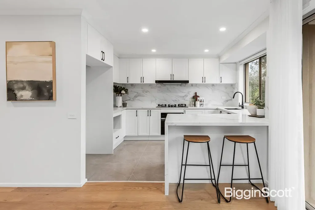 Doncaster East 3ਬੈੱਡਰੂਮ Light-Filled Renovated Gem in the Heart of Doncaster East