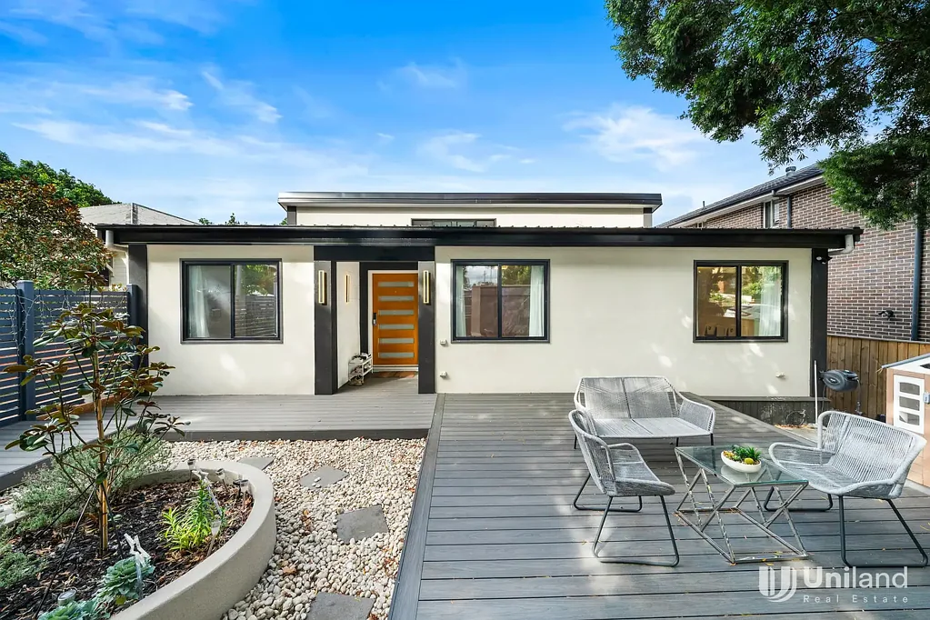 Epping 4ਬੈੱਡਰੂਮ Architect-Designed Charm with Flexible Living & Entertaining Appeal