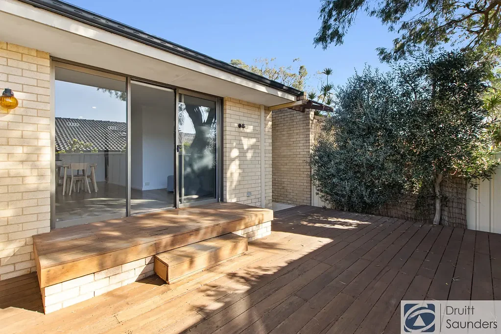 Gorgeous villa in sought after Doubleview location!