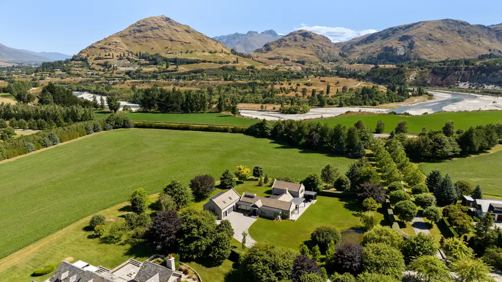Dalefield/Wakatipu Basin 5 Bedroom Stonebridge seclusion