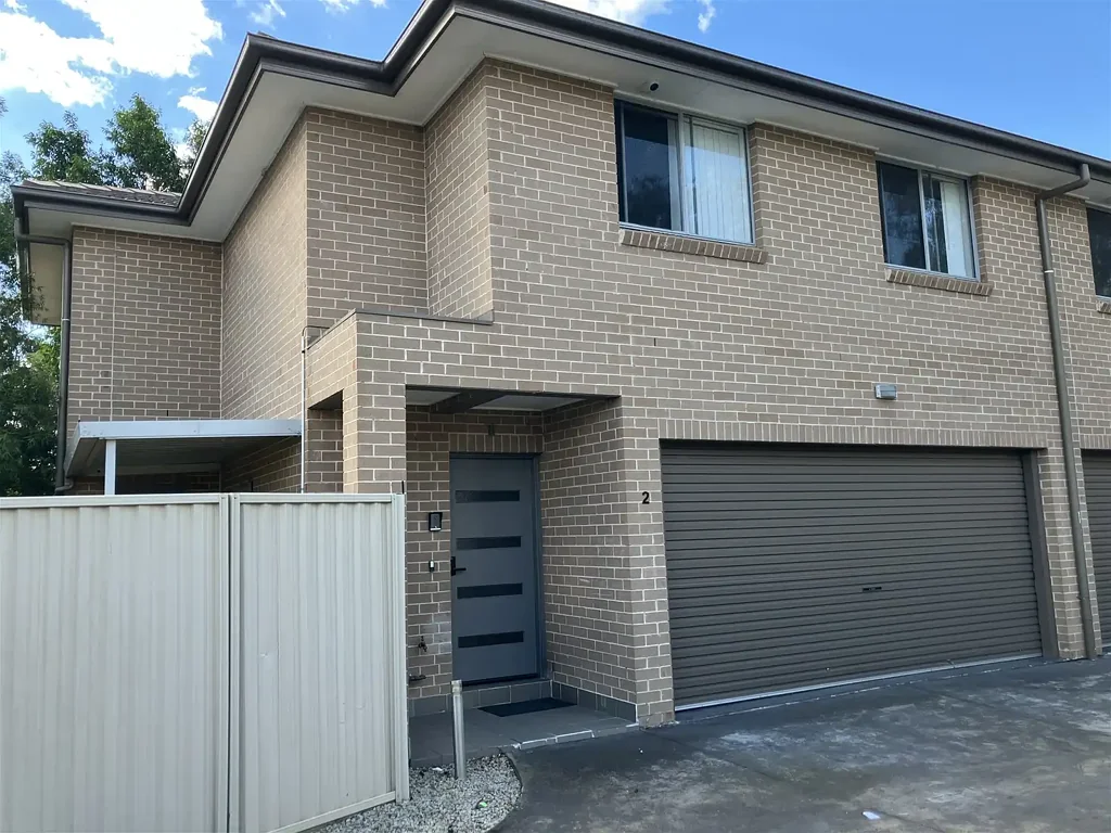 4Bedroom Townhouse  Just minutes from local amenities