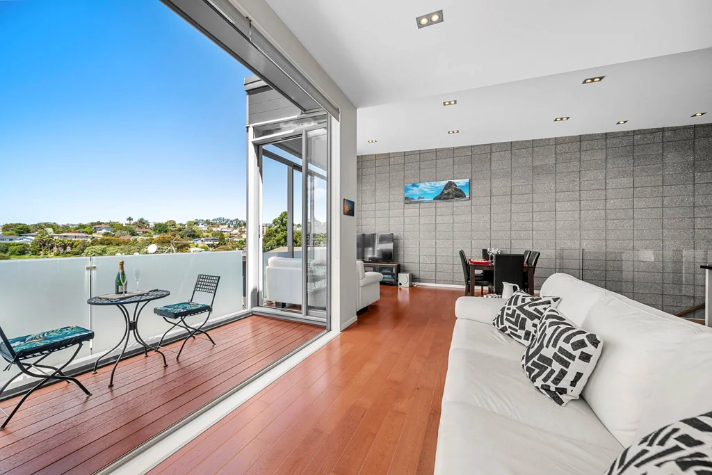 Browns Bay 4 Slaapkamer Sea Views, Security, and Rangi Zone