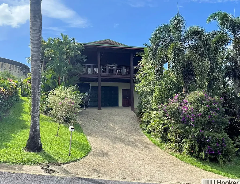 East Innisfail 4 Bedroom Stunning Outdoor Entertainer�s Paradise in East Innisfail