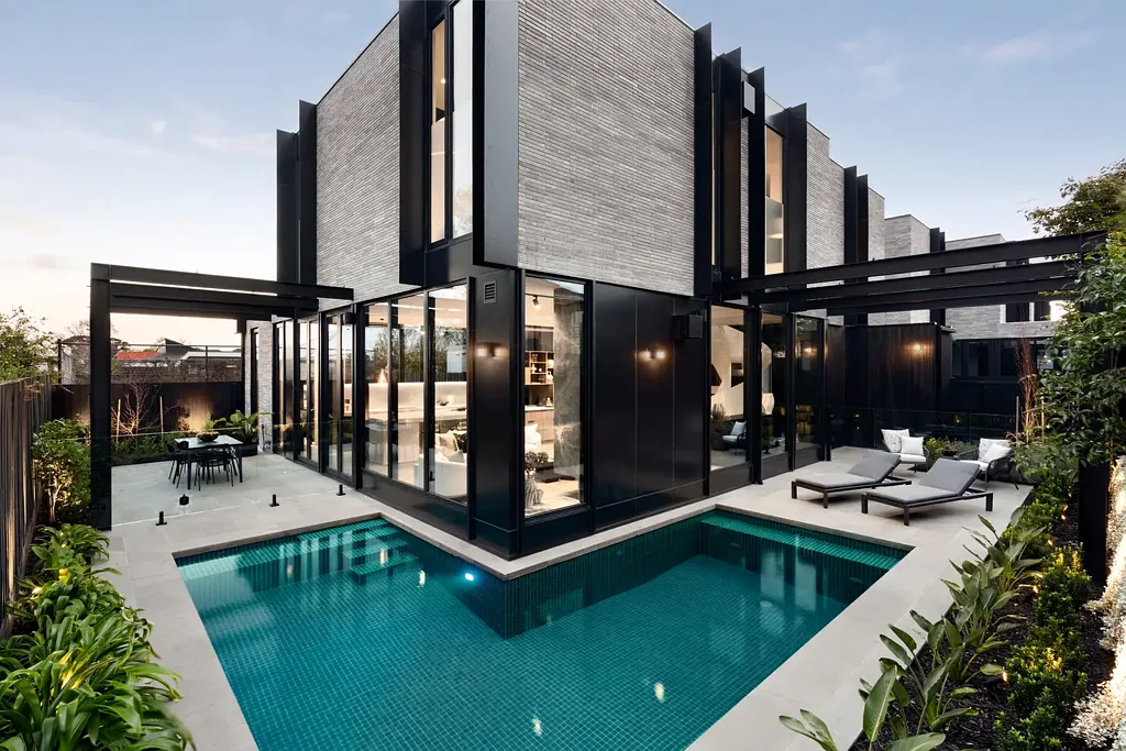 Brighton 4Habitaciones Secure Gated Living Framed by Architectural Finesse