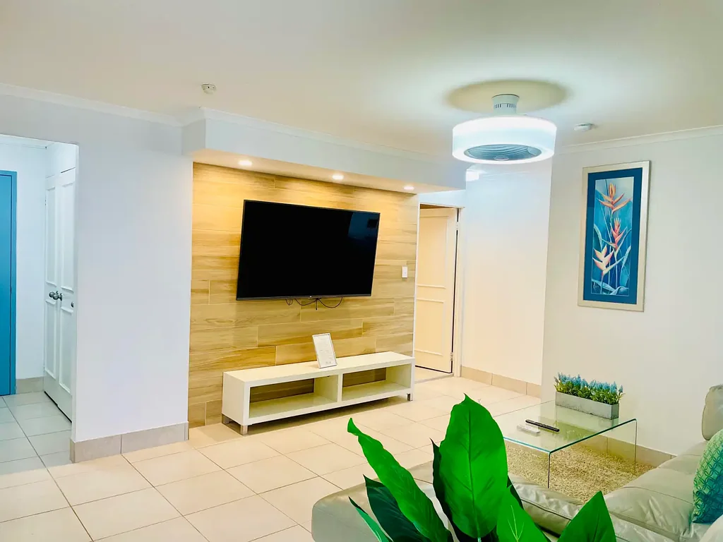 Stunning Beachfront Apartment Living in Surfers Paradise