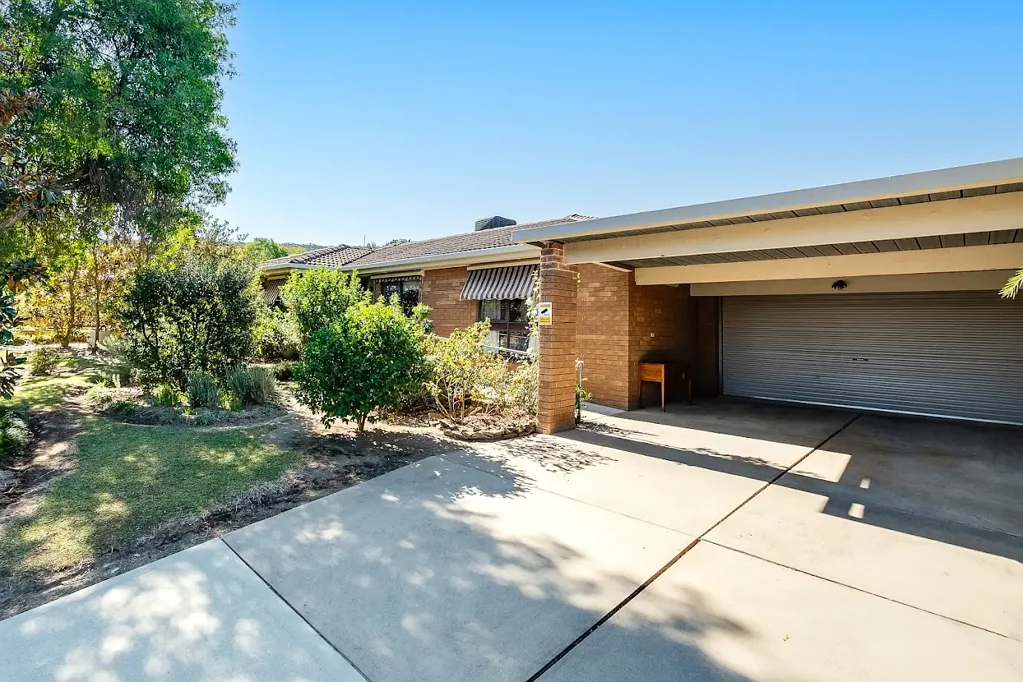 Spacious Family Living in a Prime West Albury Location
