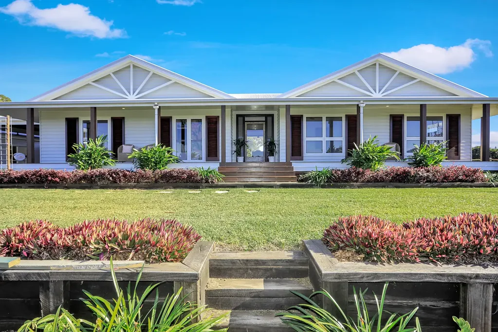 Burnett Heads 7 Bedroom COASTAL COUNTRY ESCAPE WITH DESIGNER FARMHOUSE & GUEST RETREAT