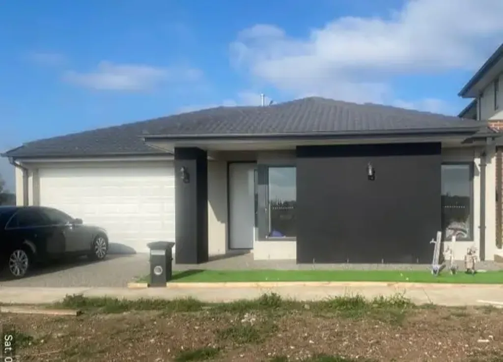 STUNNING FAMILY HOME AWAITS FOR YOU!